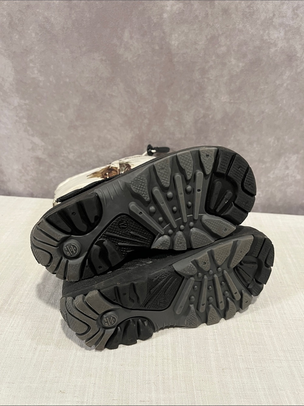 Kamik Kids Black and Cream Snow Boots with Leaf Print size 12 - Picture 5 of 8